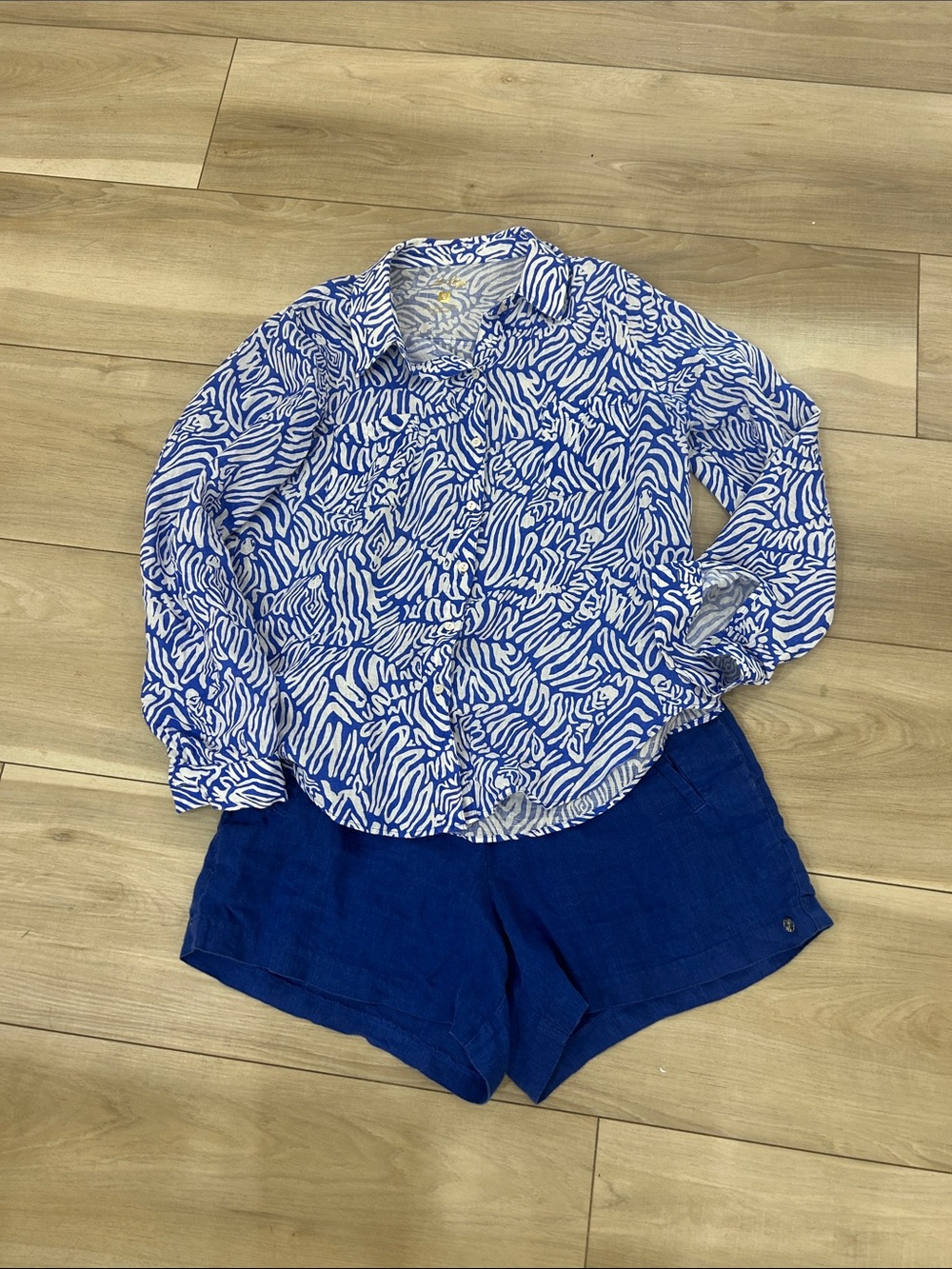 Lilly Pulitzer Blue & White Printed Button-Down Shirt